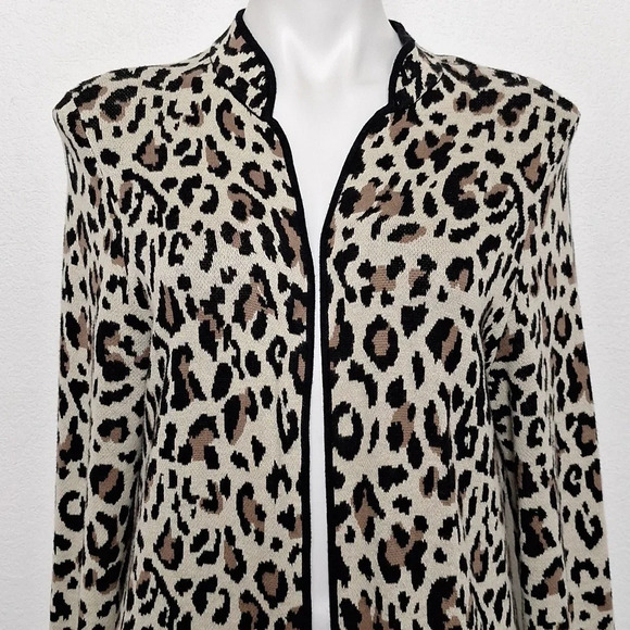 Chico's Preppy Convertible Length Animal Print Academia Cardigan Sweater Size M - Picture 6 of 16